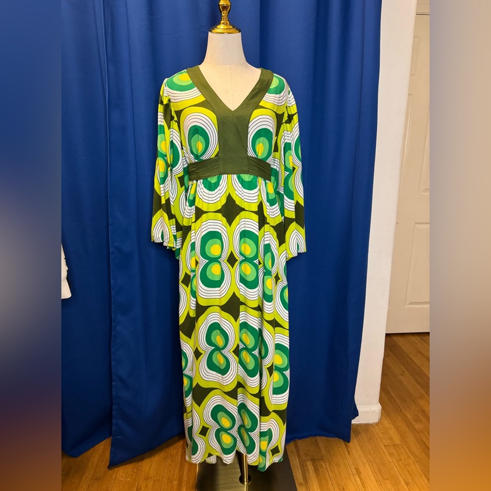Green Patterned Maxi Dress - Picture 2 of 9